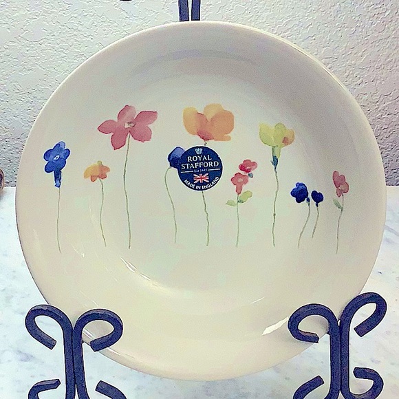 ROYAL STAFFORD SCARTTERED FLOWERS PASTA BOWL 9 INCH NEW ENGLAND - Picture 5 of 7